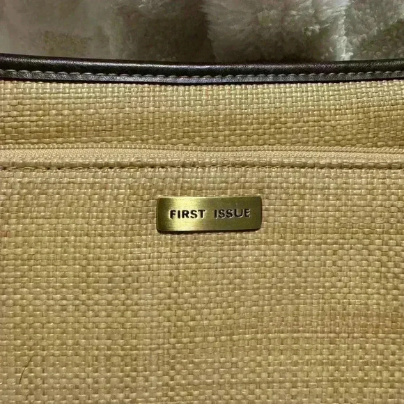 First issue Liz Claiborne purse - Picture 2 of 12